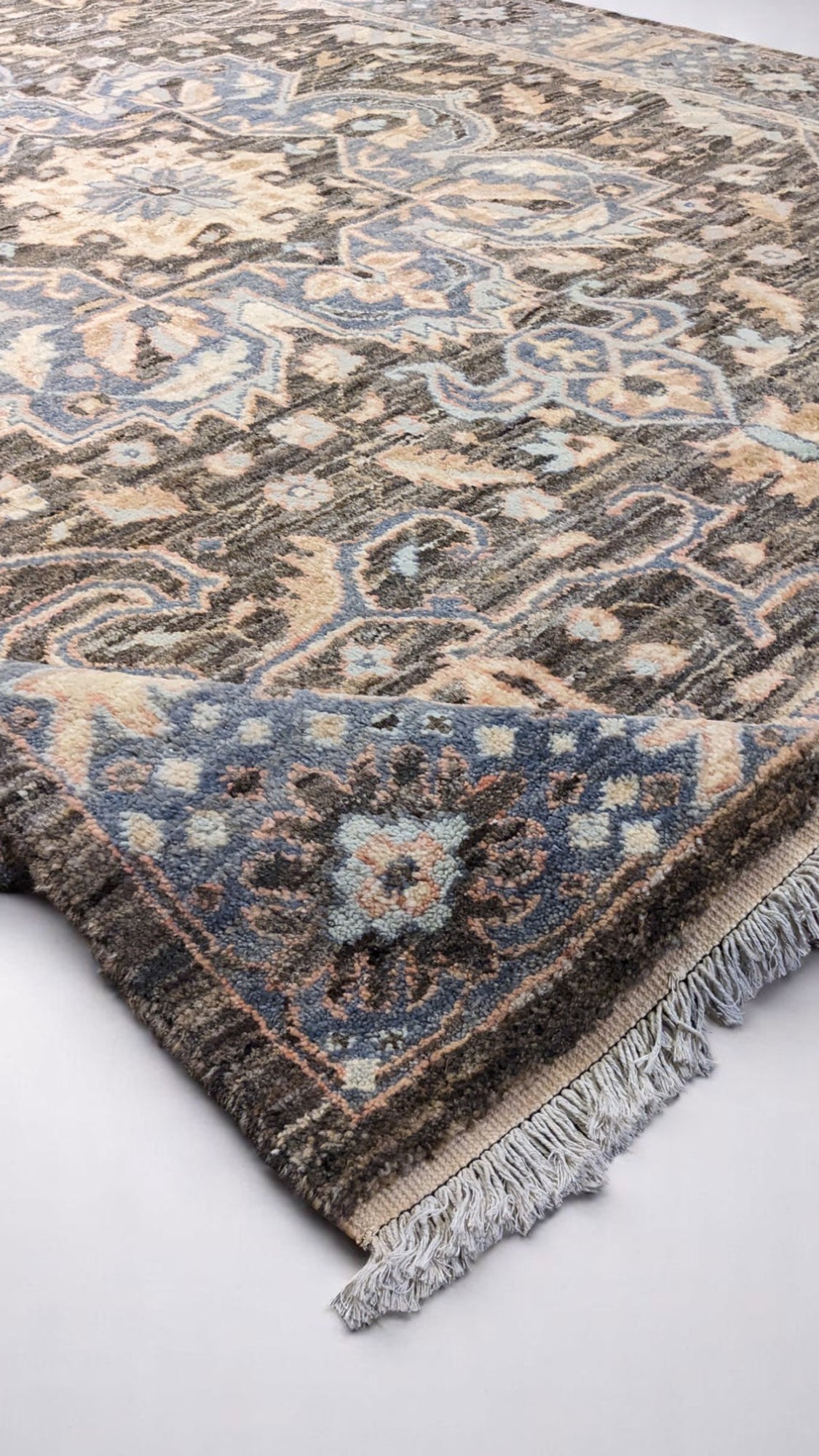 Wrealm Hand Knotted Rug-3