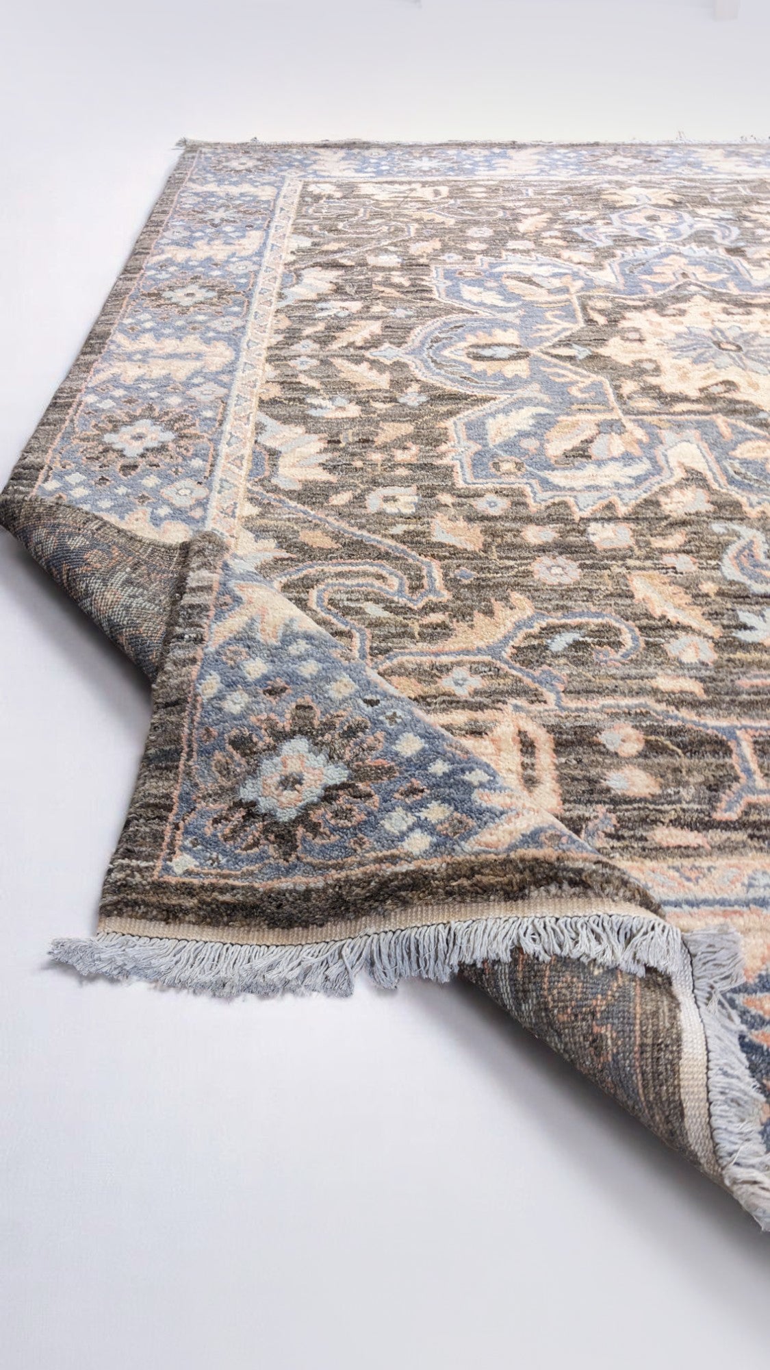 Wrealm Hand Knotted Rug-4